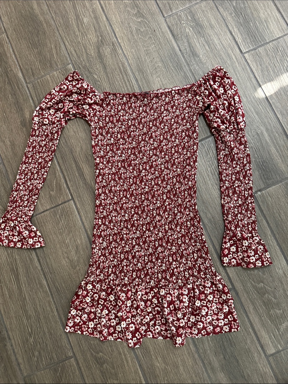 Vibe Off-Shoulder Floral Mini Dress in Burgundy and White. Size Small